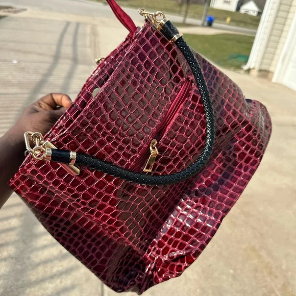 Faux Crocodile Leather Embossed Bag - Picture 5 of 13